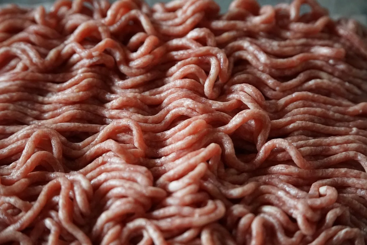 How to tell if ground beef is bad: close-up of fresh raw ground beef with a pink-red color