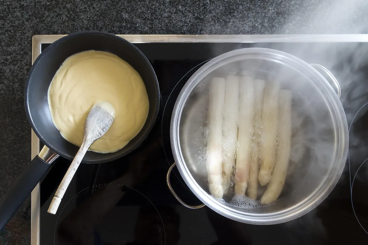 Smooth pale cream sauce being stirred in a skillet on the stove, like the white sauce for chipped beef